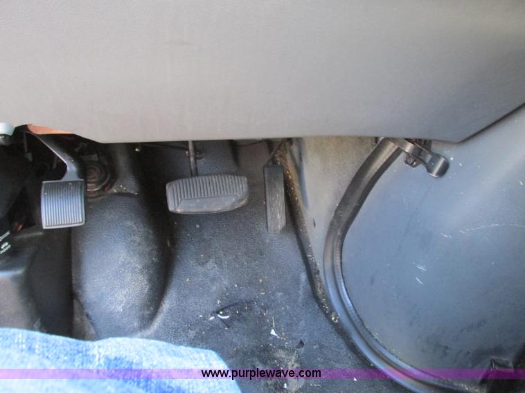 image for item N9325 2003 Ford Econoline E450 ambulance