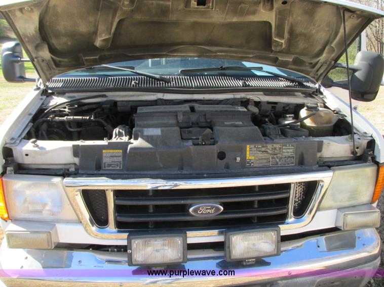 image for item N9325 2003 Ford Econoline E450 ambulance