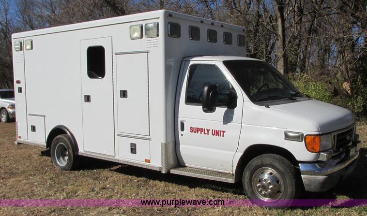 image for item N9326 2003 Ford Econoline E450 ambulance