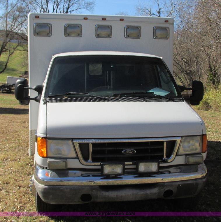 image for item N9326 2003 Ford Econoline E450 ambulance