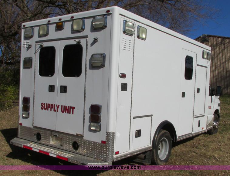 image for item N9326 2003 Ford Econoline E450 ambulance