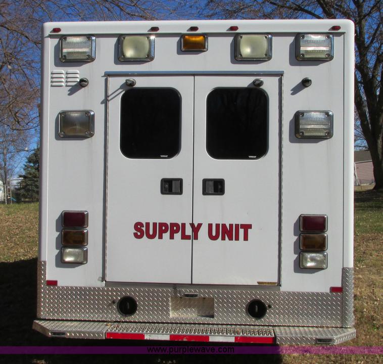 image for item N9326 2003 Ford Econoline E450 ambulance