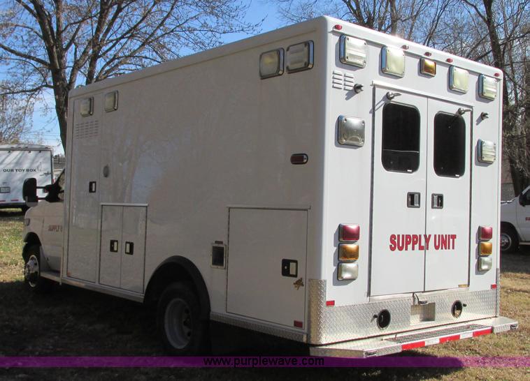 image for item N9326 2003 Ford Econoline E450 ambulance