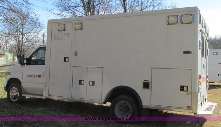 image for item N9326 2003 Ford Econoline E450 ambulance