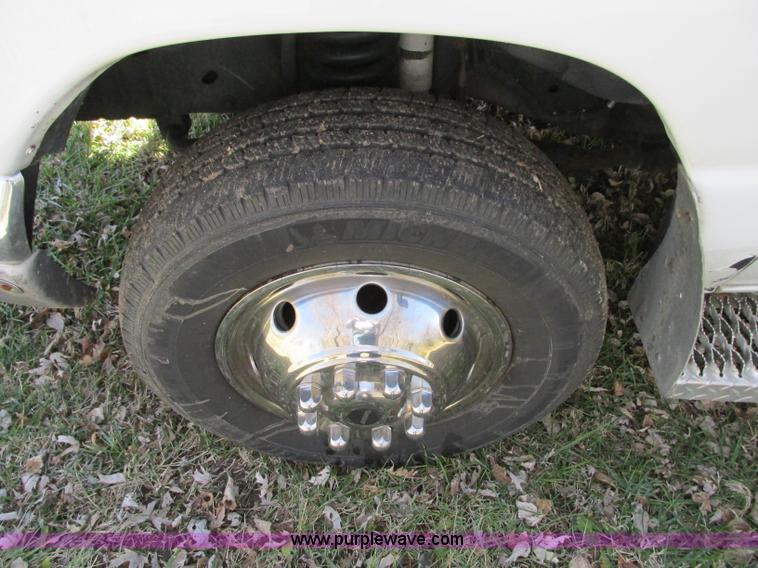 image for item N9326 2003 Ford Econoline E450 ambulance