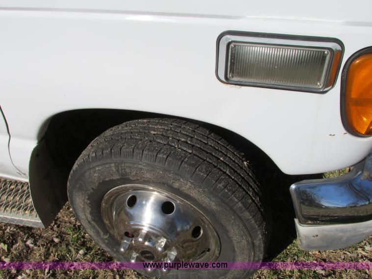 image for item N9326 2003 Ford Econoline E450 ambulance