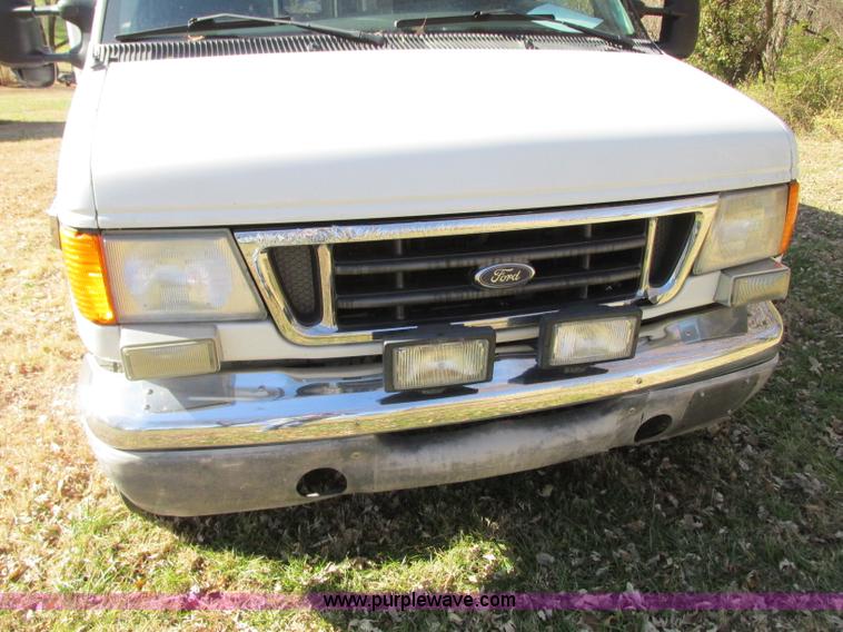 image for item N9326 2003 Ford Econoline E450 ambulance