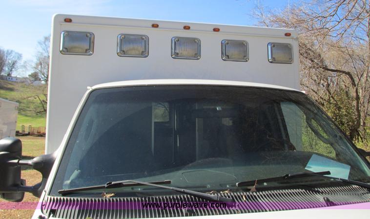 image for item N9326 2003 Ford Econoline E450 ambulance