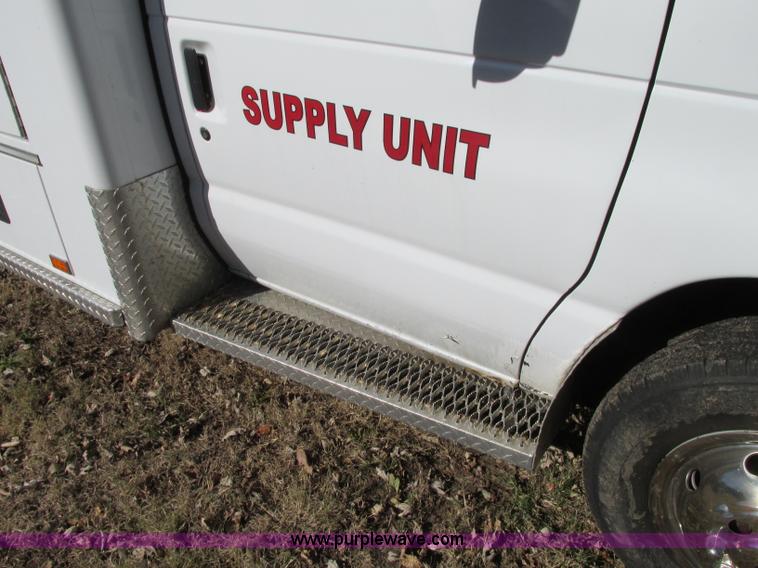 image for item N9326 2003 Ford Econoline E450 ambulance
