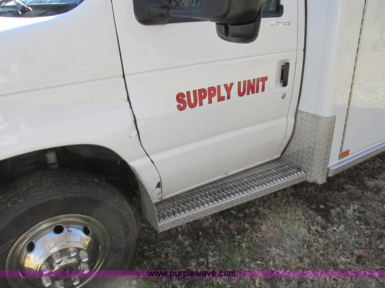 image for item N9326 2003 Ford Econoline E450 ambulance