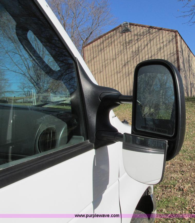 image for item N9326 2003 Ford Econoline E450 ambulance