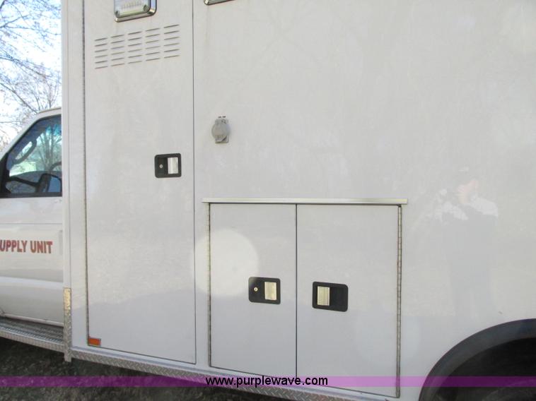 image for item N9326 2003 Ford Econoline E450 ambulance