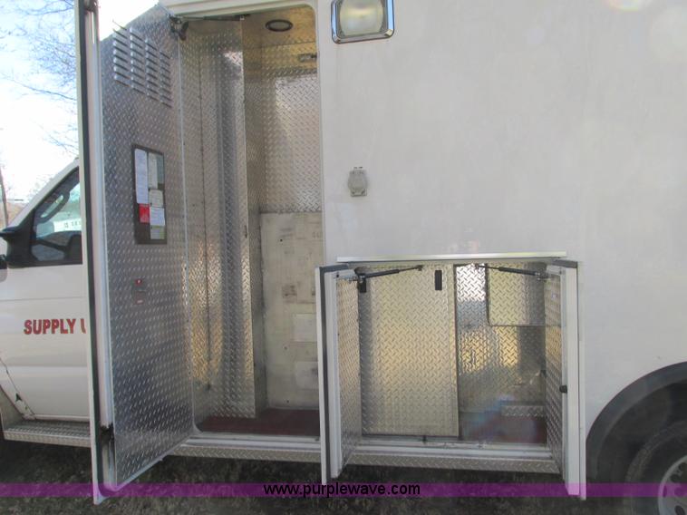 image for item N9326 2003 Ford Econoline E450 ambulance