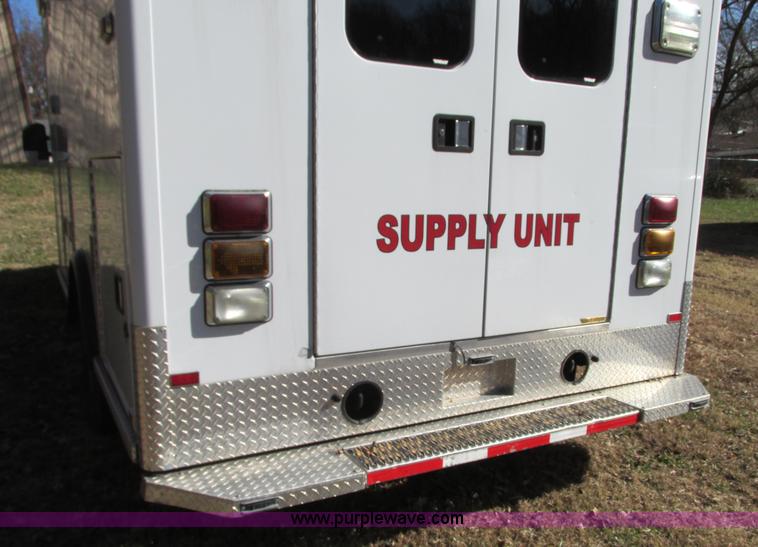image for item N9326 2003 Ford Econoline E450 ambulance