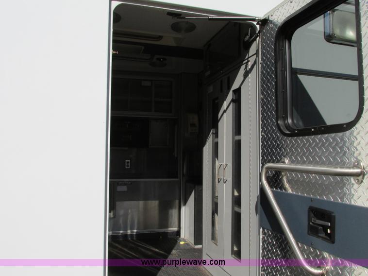 image for item N9326 2003 Ford Econoline E450 ambulance