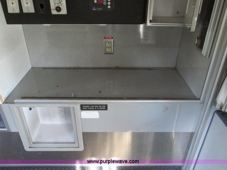 image for item N9326 2003 Ford Econoline E450 ambulance