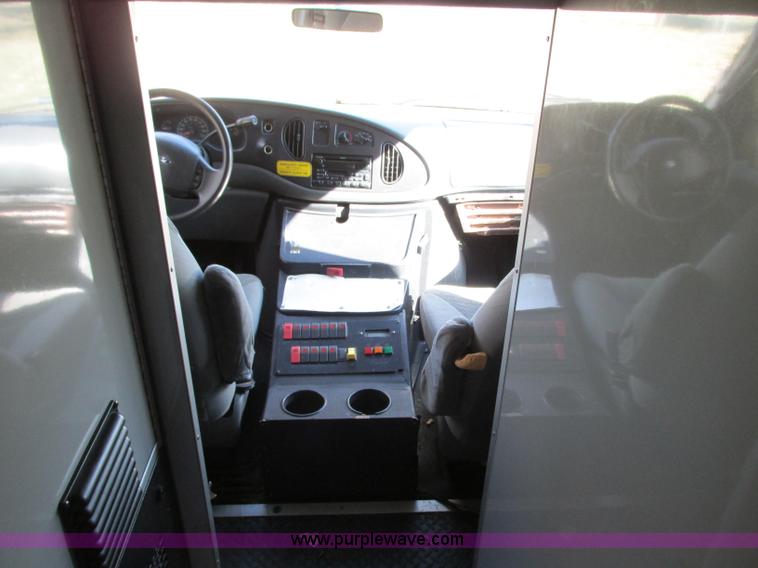 image for item N9326 2003 Ford Econoline E450 ambulance