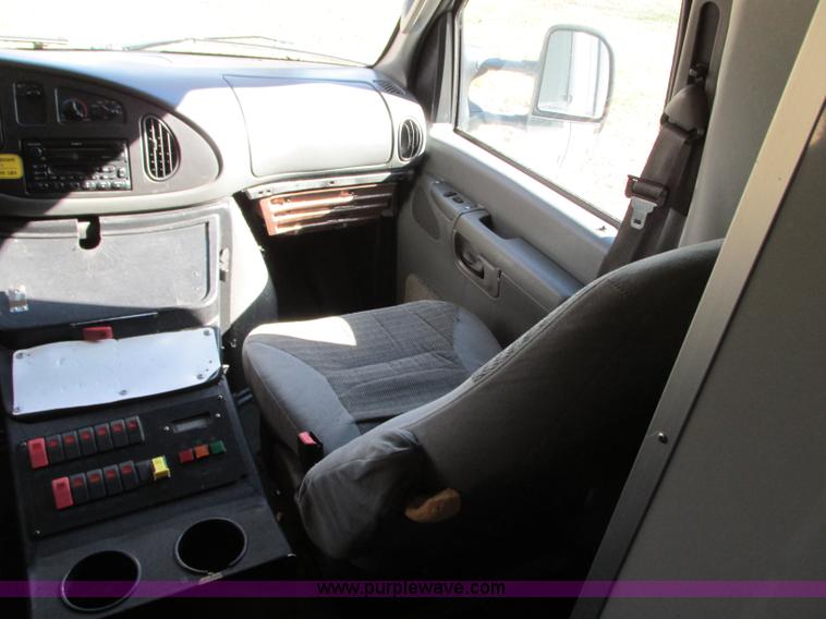 image for item N9326 2003 Ford Econoline E450 ambulance