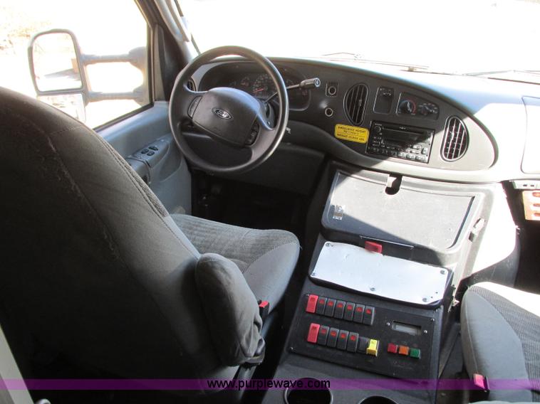 image for item N9326 2003 Ford Econoline E450 ambulance