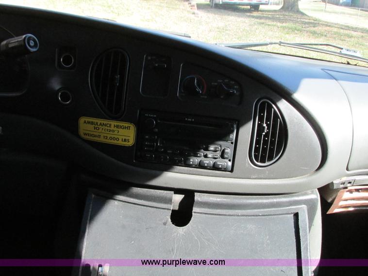 image for item N9326 2003 Ford Econoline E450 ambulance
