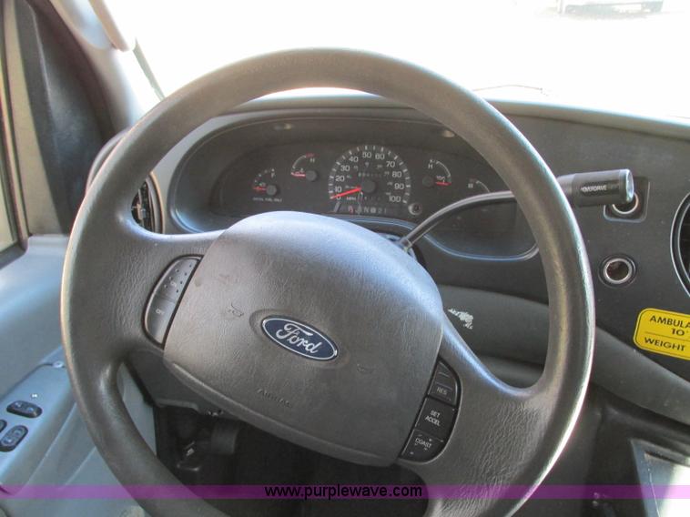 image for item N9326 2003 Ford Econoline E450 ambulance