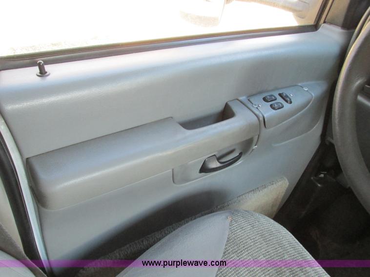 image for item N9326 2003 Ford Econoline E450 ambulance