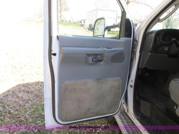 image for item N9326 2003 Ford Econoline E450 ambulance