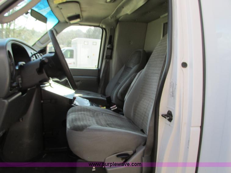 image for item N9326 2003 Ford Econoline E450 ambulance