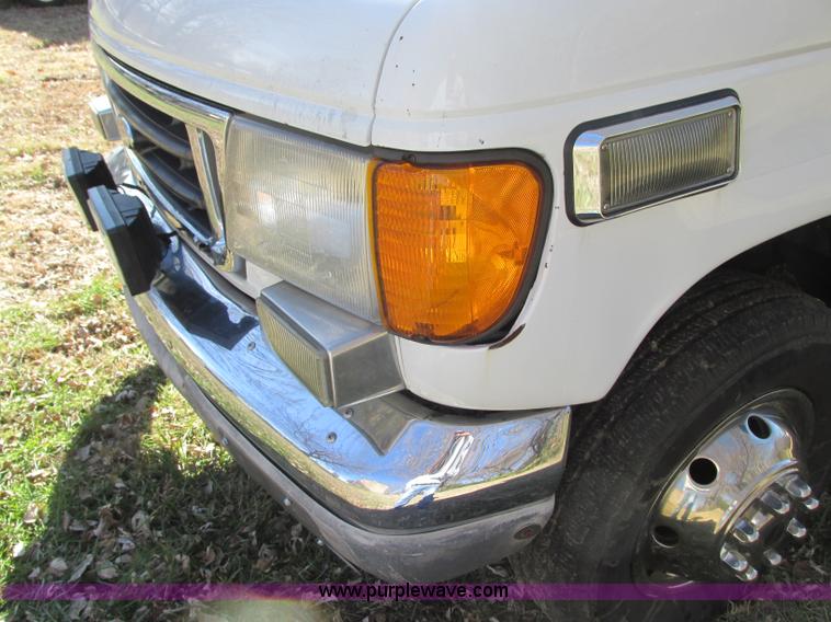 image for item N9326 2003 Ford Econoline E450 ambulance