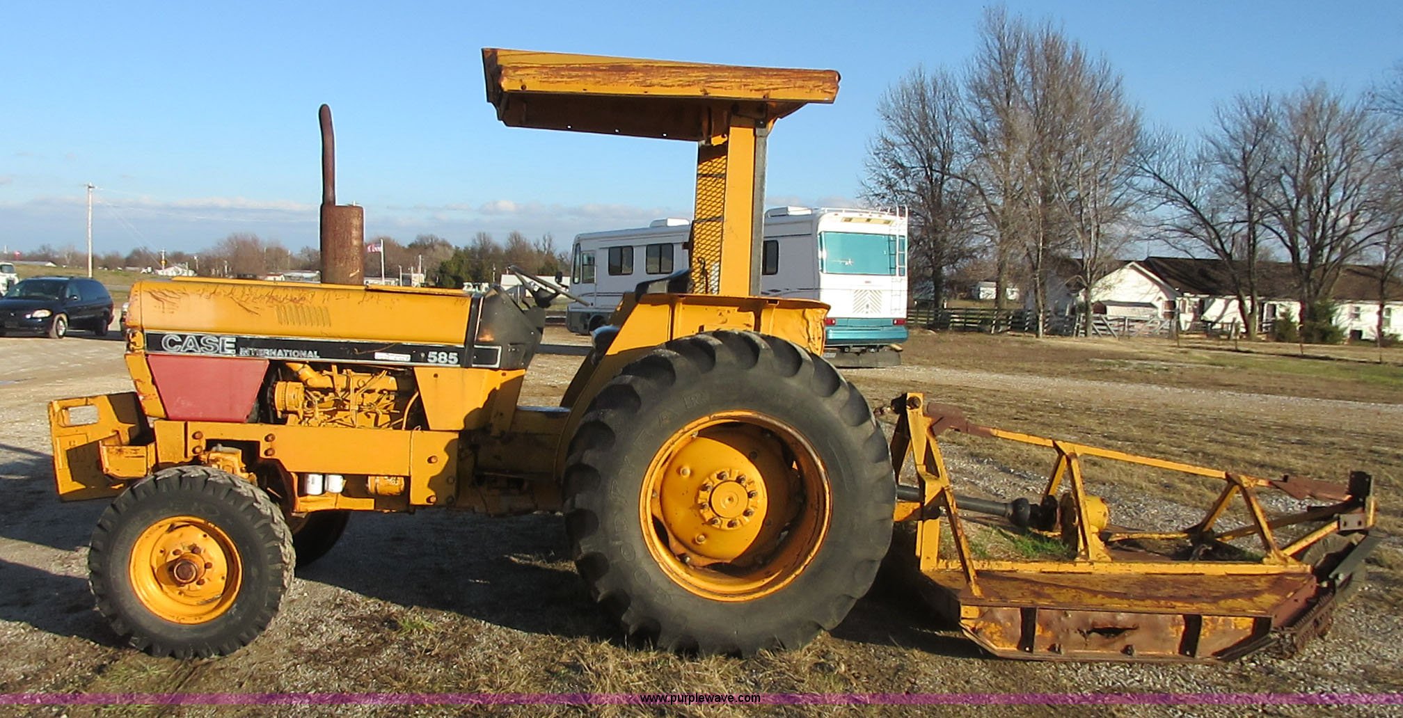 Case IH 585 tractor in Lamar, MO Item BD9246 sold Purple Wave