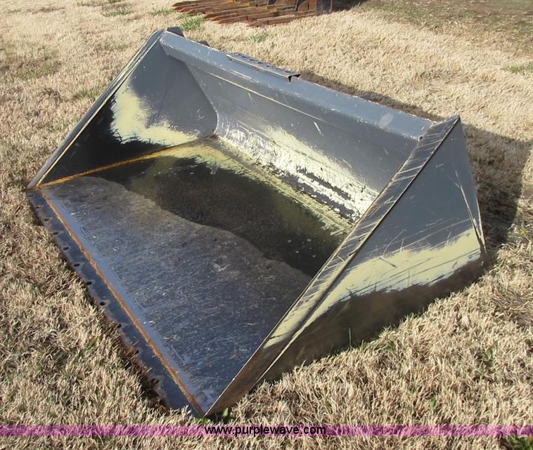 image for item BD9233 Skid steer bucket