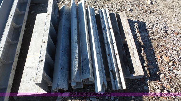 image for item BF9189 Wall-Ties and Forms concrete form corner panels