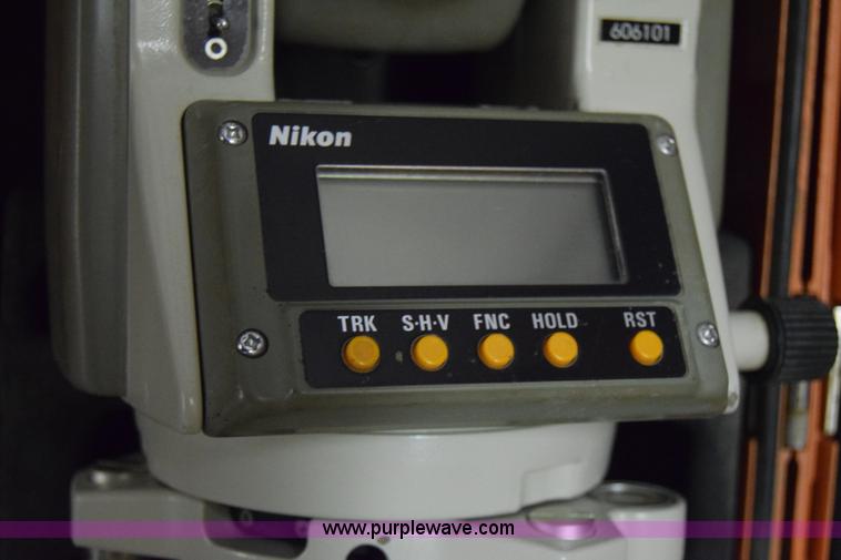 image for item BK9757 Surveying total station