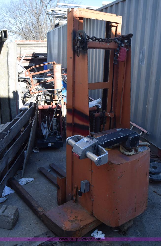 image for item BO9580 Crown WT-110-5 material handler