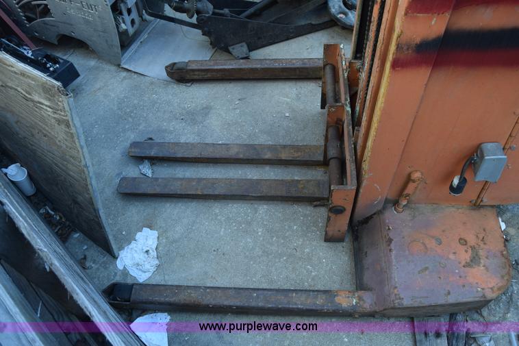 image for item BO9580 Crown WT-110-5 material handler