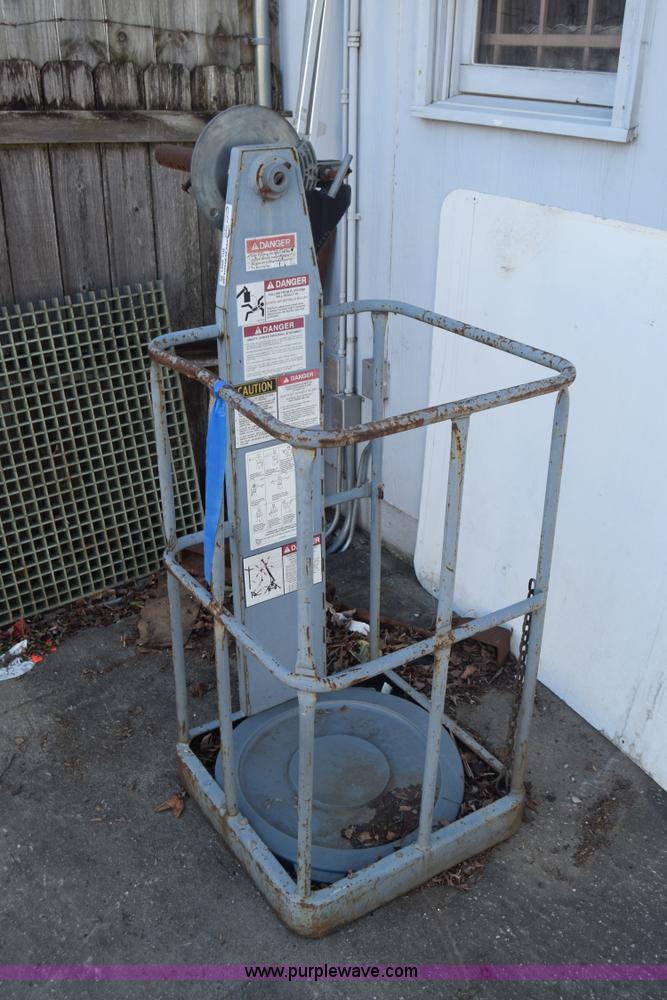 image for item BO9581 Man basket