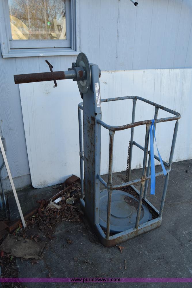 image for item BO9581 Man basket