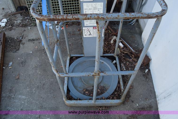 image for item BO9581 Man basket