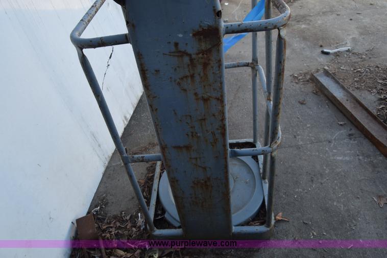 image for item BO9581 Man basket