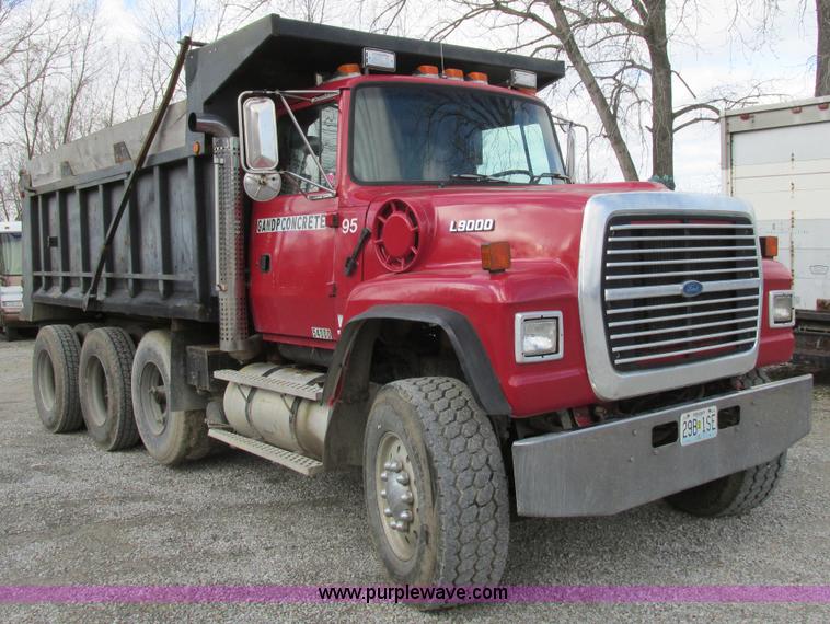 image for item BS9903 1995 Ford LT9000 dump truck