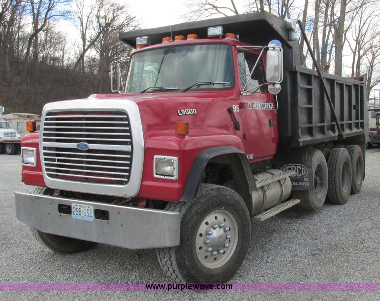 image for item BS9903 1995 Ford LT9000 dump truck