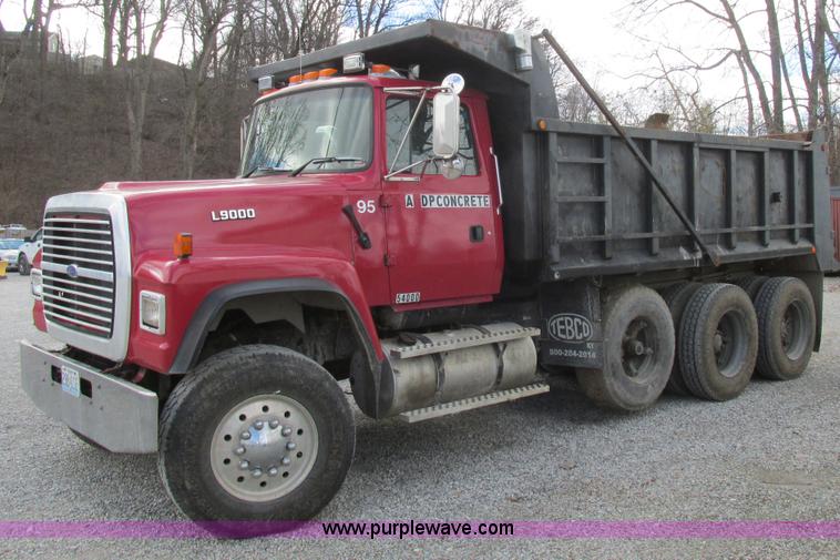 image for item BS9903 1995 Ford LT9000 dump truck
