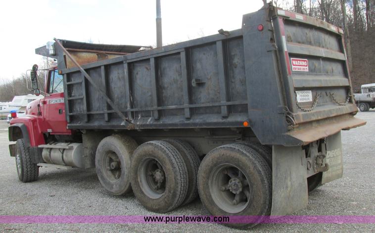 image for item BS9903 1995 Ford LT9000 dump truck