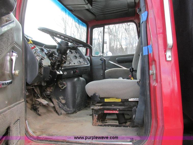 image for item BS9903 1995 Ford LT9000 dump truck