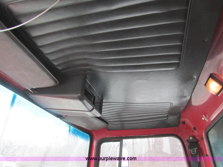 image for item BS9903 1995 Ford LT9000 dump truck