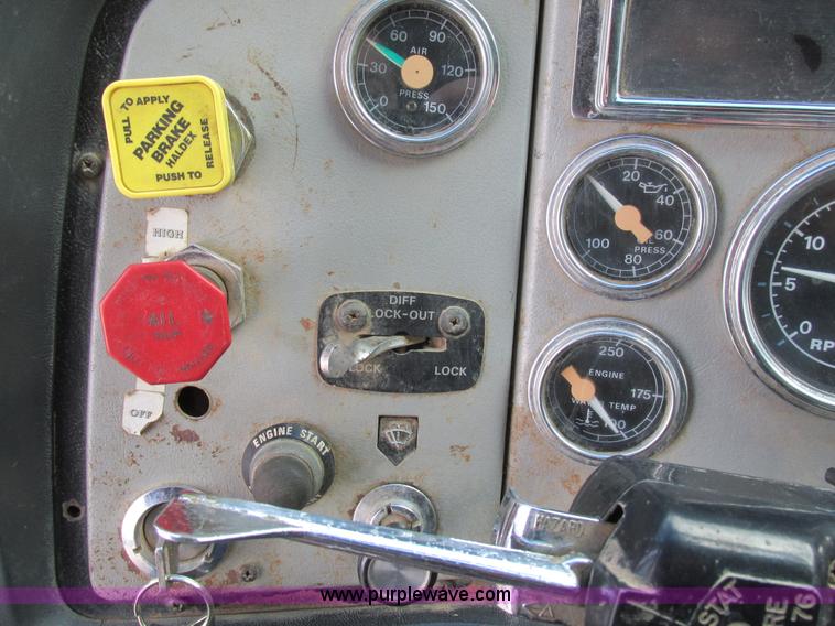 image for item BS9903 1995 Ford LT9000 dump truck