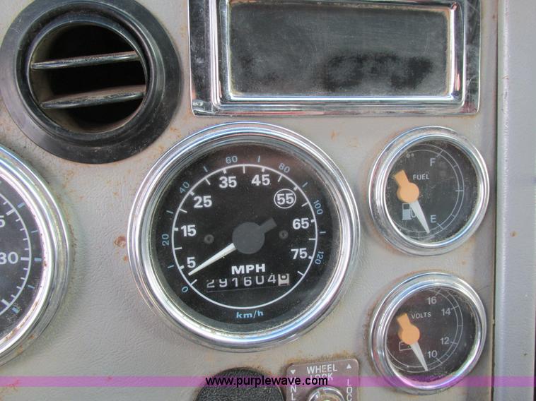 image for item BS9903 1995 Ford LT9000 dump truck