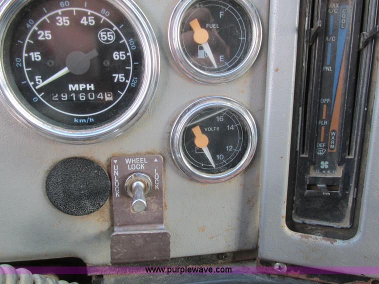 image for item BS9903 1995 Ford LT9000 dump truck