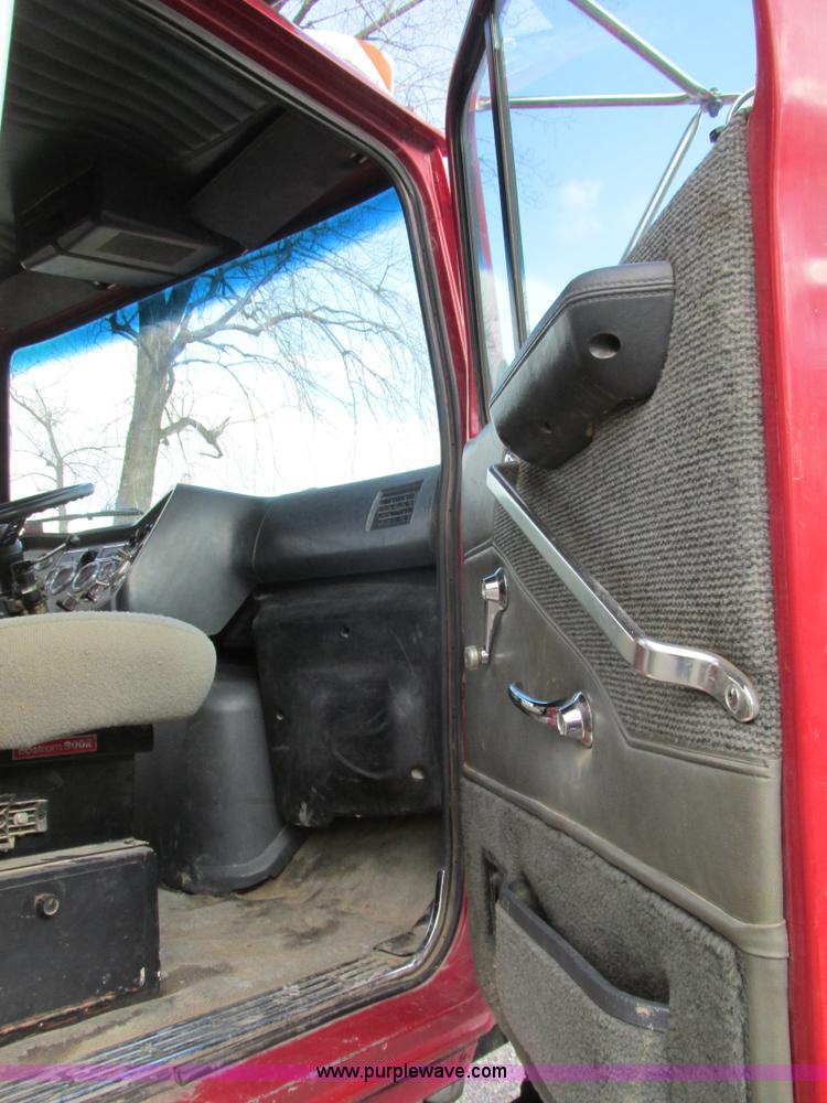 image for item BS9903 1995 Ford LT9000 dump truck