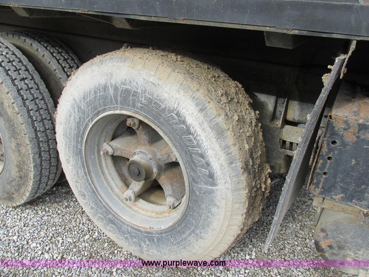 image for item BS9903 1995 Ford LT9000 dump truck
